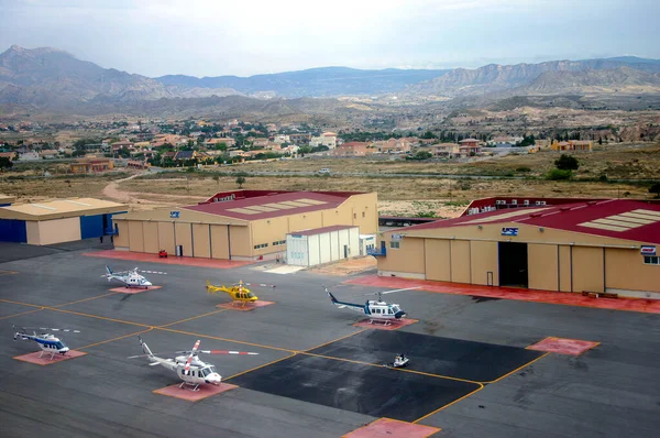 Vista Desde Aire Del Helipuerto Alicante España Con Varios Helicópteros — Foto de Stock