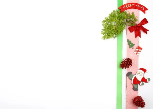 Weihnachtsdekoration Senkrecht Auf Der Bildseite Mit Kopierraum Auf Weißem Hintergrund — Stockfoto