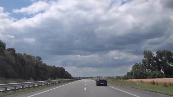Motorvägen Omkörning Med Bil Vänster Sida Högertrafik Europa — Stockvideo
