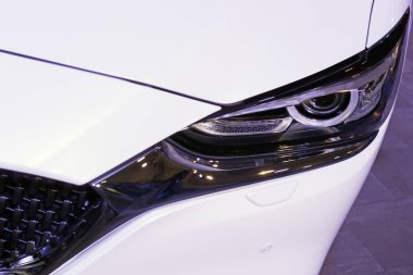 şık modern araba far ı yakın çekim.