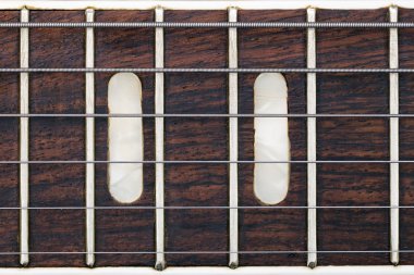 Gitar klavyesine dizeleri ile