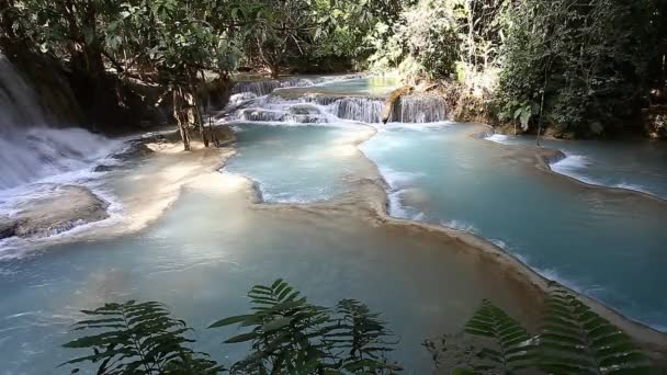 Tad Kuang Si Waterfall - intressant plats i Luang Prabang, Laos — Stockvideo