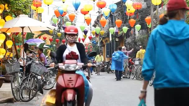 Hoi An, Vietnam-28 dicembre 2016: Hoi An è una città di lanterne e un museo all'aperto.La città vecchia è il patrimonio dell'UNESCO. Anticamente, Hoi An era uno dei parcheggi sulla Via della Seta . — Video Stock