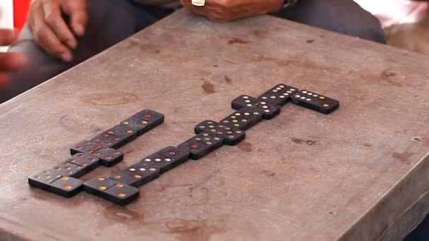 Jeux d'argent vietnamiens aiment jouer aux dominos — Video