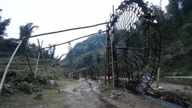 Turist Vietnam. Benzersiz su tekerlek