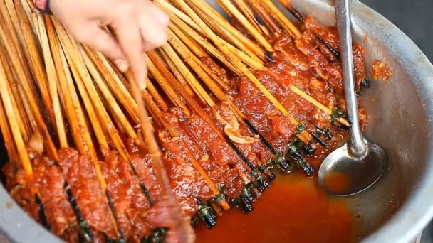 Comida callejera en Vietnam — Vídeos de Stock