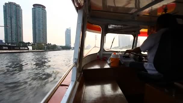 Bangkok. Tourism.Chao Phraya river är en bra vandringsled genom huvudstaden av Thailand. — Stockvideo