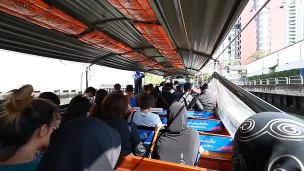 Bangkok, Thaïlande-1 février 2017 : Excursion en bateau express sur le canal de Bangkok. En raison des nombreux canaux dans la ville de Bangkok appelé Venise orientale . — Video