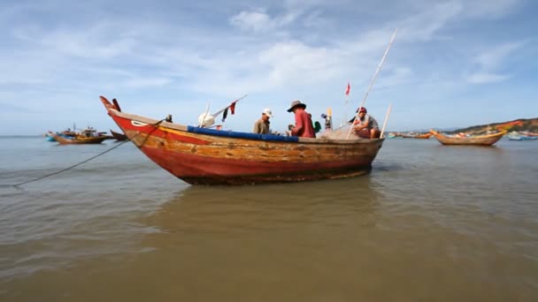 Turista Vietnam. Pesca — Video Stock