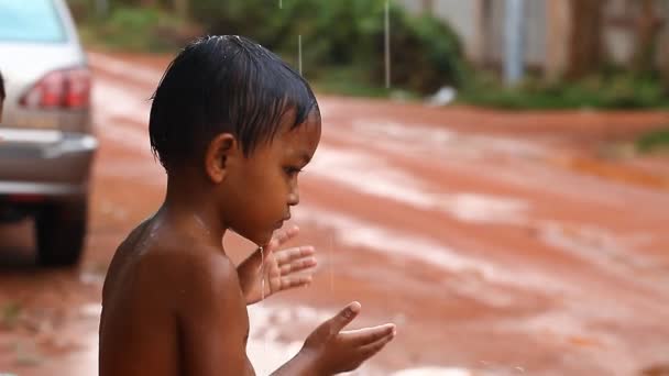 Siam Reap Kambodja Januari 2017 Liten Kambodjanska Pojke Från Fattig — Stockvideo