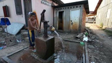 Siam Reap, Kamboçya - 14 Ocak 2017: Hayatta yoksul köyleri ve gecekondu Kamboçya. Asya ülkelerinde yoksul yerleşim