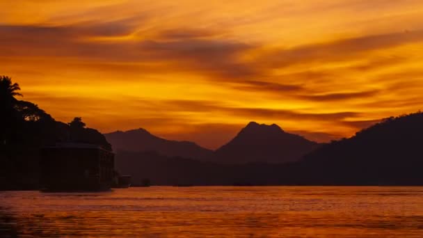 Increíble hermoso púrpura atardecer tiempo lapso metraje — Vídeos de Stock