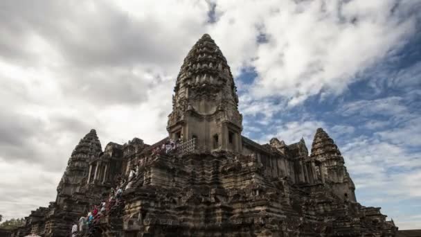 Hermoso timelapse Angkor Wat. El gran monumento del pasado y las civilizaciones antiguas desarrolladas — Vídeo de stock