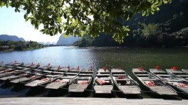 Turist Vietnam. Tam Coc. Popüler Turist Tekne Turu