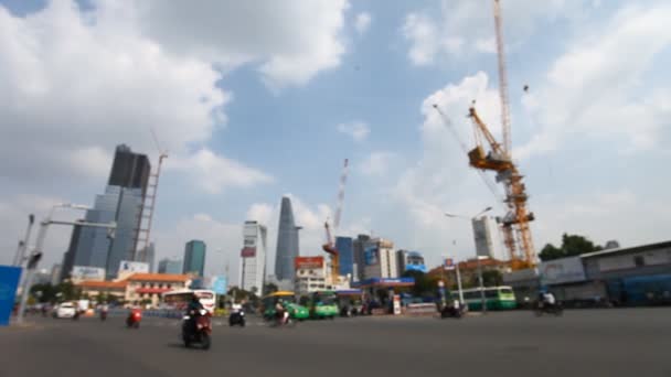 ภาพการจราจรในเอเชียที่ไม่ชัดเจน การขนส่งในเมือง การเคลื่อนไหวของถนน — วีดีโอสต็อก