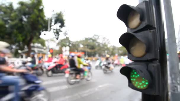 Размытые азиатские дорожные записи. Городской транспорт, движение уличного хаоса — стоковое видео