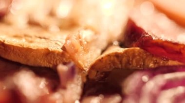 Sulu Italyan pizza malzemeler makro video görüntüleri