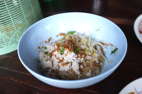 Nudlar Thai Kryddig Tom Yum Soppa Med Fläskfärs — Stockfoto