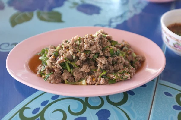 Baharatlı Kıyılmış Domuz Salata — Stok fotoğraf