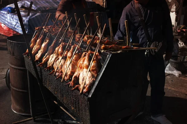 Grelha Frango Fogão Quente Assar Frango Churrasco Grelhador Defumado Tailandês — Fotografia de Stock