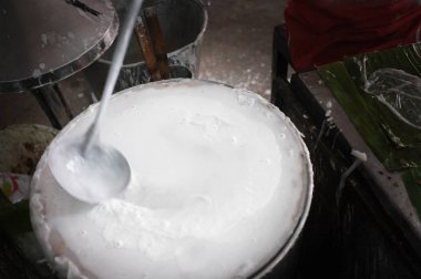 Pirinç-cilt köfte veya Khao Kriap Pak Maw, Sakon Nakhon Tayland Tayland sokak gıda Tay buğulama .