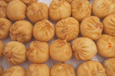 Korat, Tayland 'daki Luk Katiam Restoranı' nda kızarmış çörek, Dim Sum, ünlü Çin kahvaltısı.  . 