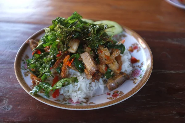 Revuelve Cerdo Crujiente Frito Con Albahaca Crujiente Comida Tailandesa — Foto de Stock