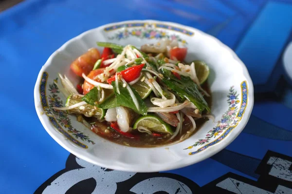 Papaya salad with fresh shrimp — Stock Photo, Image