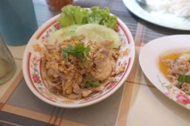Cam Noodle Pork somun baharatlı salata (Yum Woon Sen) 