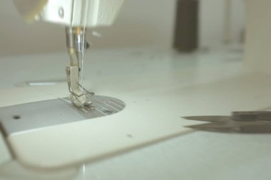 Benim ev, terzi aracında dikiş makinesi