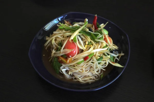 Папайї салат з вермішель та солене краба, (Сом консультант х ном Jeen ) — стокове фото