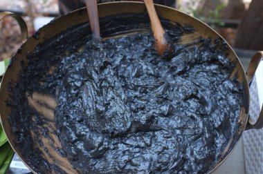 Hindistan cevizi tatlı puding (Kanom Piakpoon sahne beyazıyla pişirme)