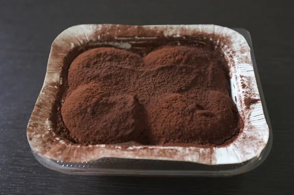 Вкусная шоколадная булочка — стоковое фото