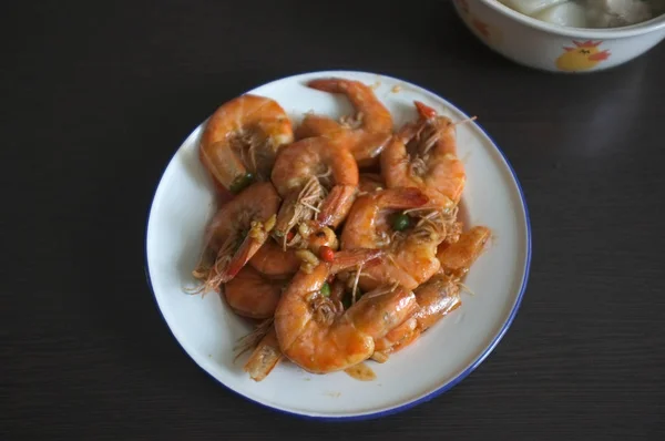 Fried shrimps with salt and black pepper — Stock Photo, Image