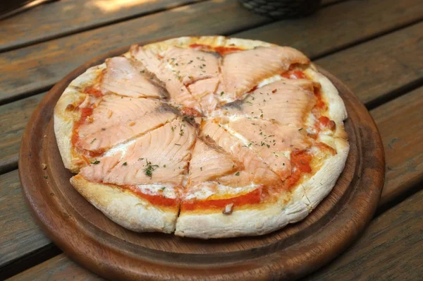 Pizza affumicata al salmone — Foto Stock