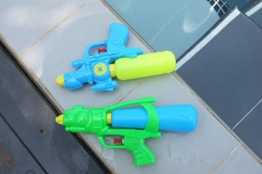 Plastik su tabancası. Konsept Songkran Festivali : Tay Su Festivali