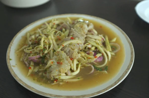 Mante marinée épicée crevettes avec mangue — Photo