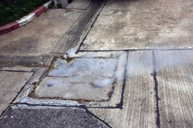 Su borularına veya Sıhhi Kanalizasyon alanına sivrisinek püskürtme duman grubu 