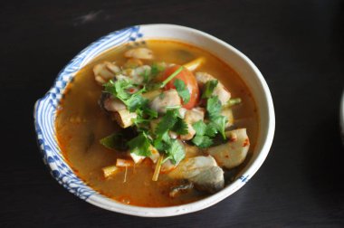 Baharatlı Tavuk Çorbası Tay adı istom Yum Gai