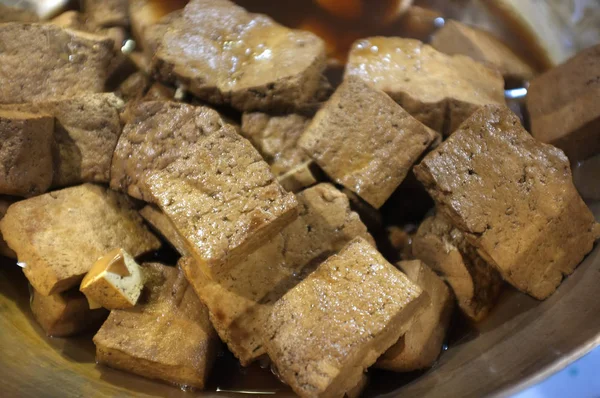 Tofu stufato in salsa di soia scura, cucina tailandese — Foto Stock