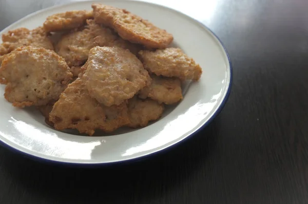 Albóndigas de cerdo picadas fritas en el plato —  Fotos de Stock