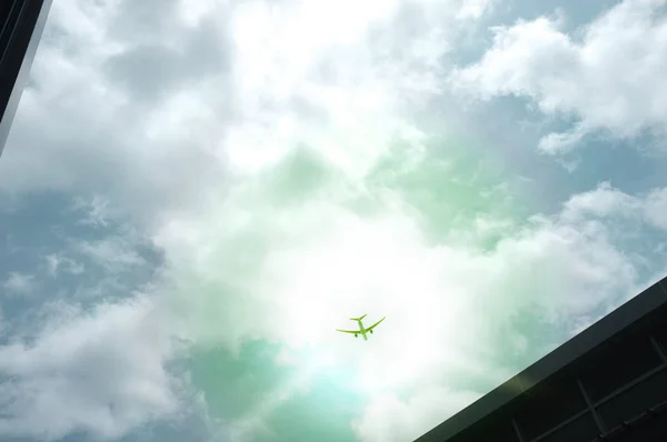 Silueta Letadlo na krásné obloze — Stock fotografie