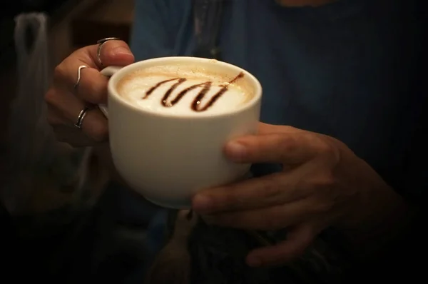 Femme Assise Tenant Tasse Café Dans Café — Photo