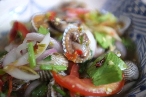 Close Uitzicht Cockles Salade Heet Kruidig Schelpdieren Bloed Kokkels Salade — Stockfoto
