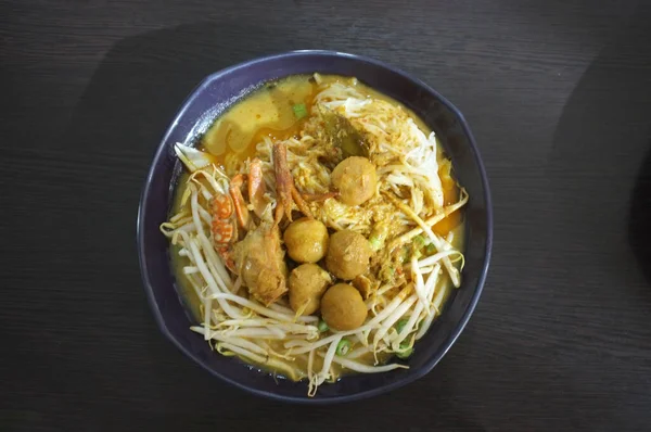 タイ麺 カニカレー付 タイ料理 — ストック写真