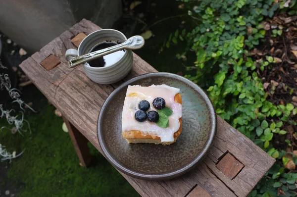 Café Com Pedaço Bolo Mesa Madeira Conceito Relaxe Tempo Copie — Fotografia de Stock