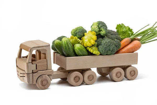 夏野菜と貨物木製車 — ストック写真