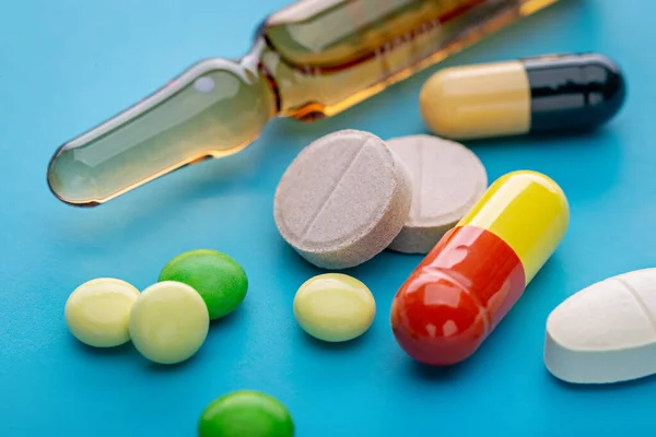 Різнокольорові Таблетки Єкції Лікування Фармацевтична Промисловість Аптека — стокове фото
