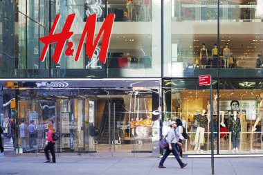 New York, ABD - 3 Mayıs 2018: H ve M mağaza merkezi Manhattan