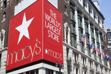 New York, ABD - 2 Mayıs 2018: Macy's genel mağaza Manhattan iz